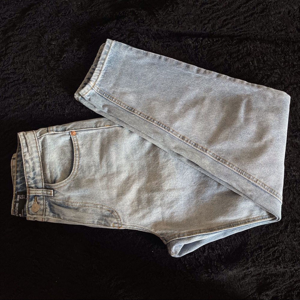 🚨SOLD🚨 PrettyLittleThing Mom Jeans